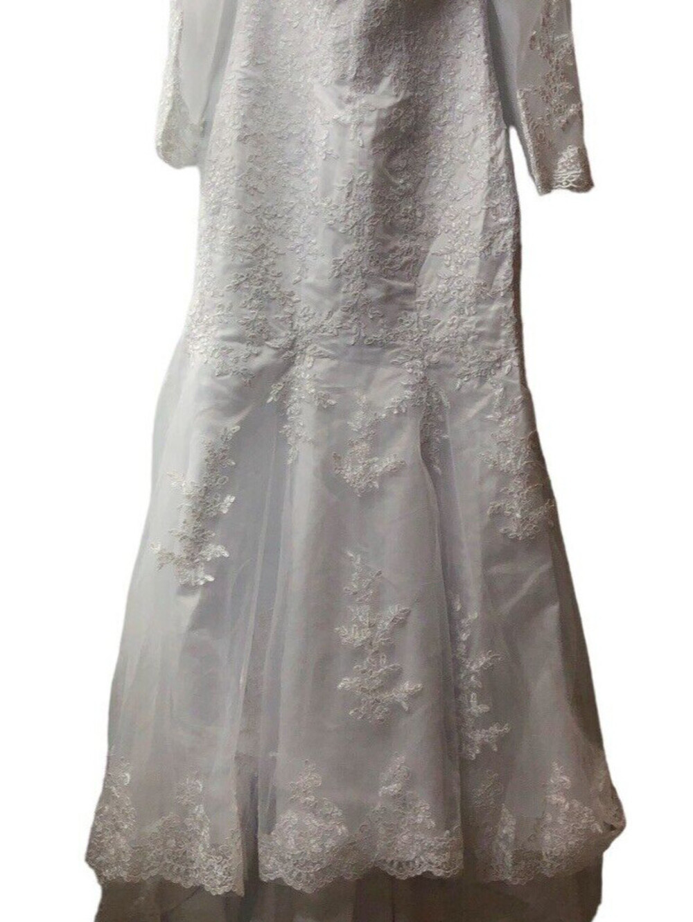 Lavetir Lace Wedding Dresses V-Neck Long Sleeves White Size 12 A-Line Silhouette